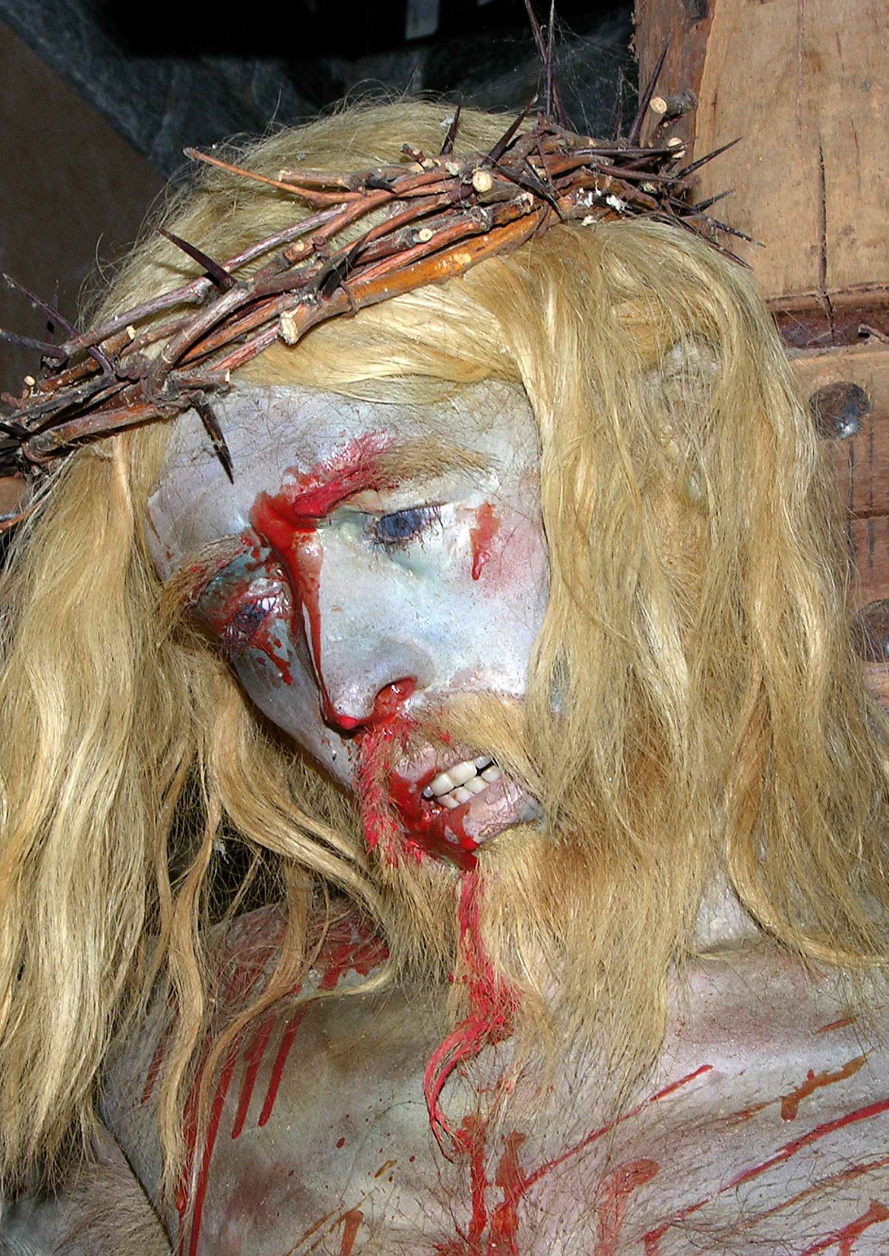 Foto do rosto de Cristo Crucificado no interior do Santuário